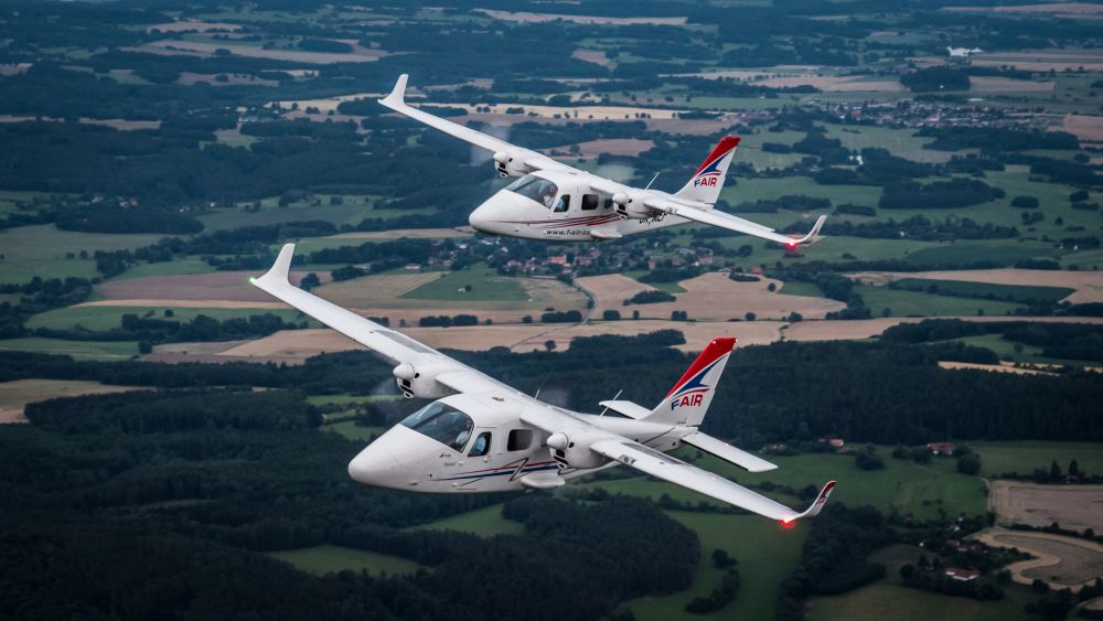 Dva letouny Tecnam P2006T letecké školy F AIR 