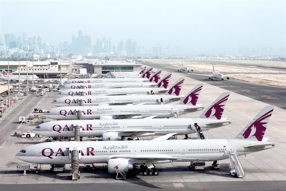 Flotila letounů společnosti Qatar Airways na letišti Dauhá Hamad (OTHH) (Zdroj: PYOK)