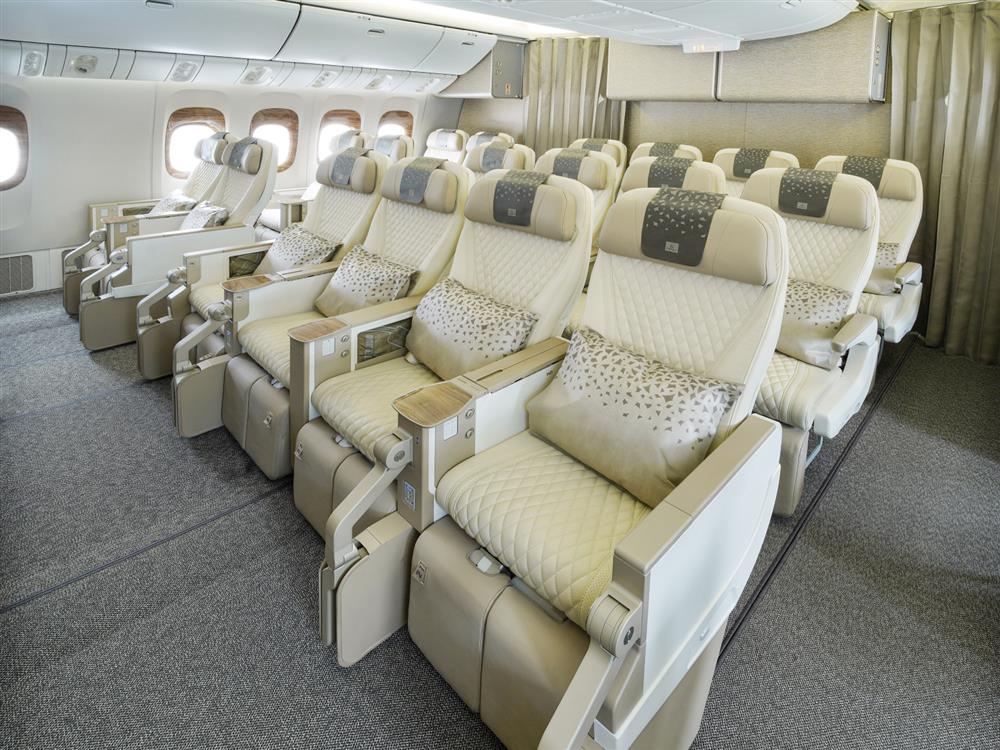 Premium Economy ve zmodernizovaném Boeingu 777 (Zdroj: Emirates)