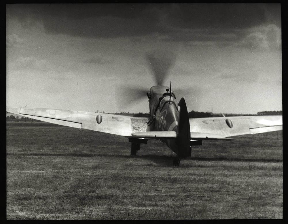 Supermarine Spitfire Mk.XIV, Roudnice nad Labem 2019, formát negativu 6x7 cm (Foto: Richard Homola)