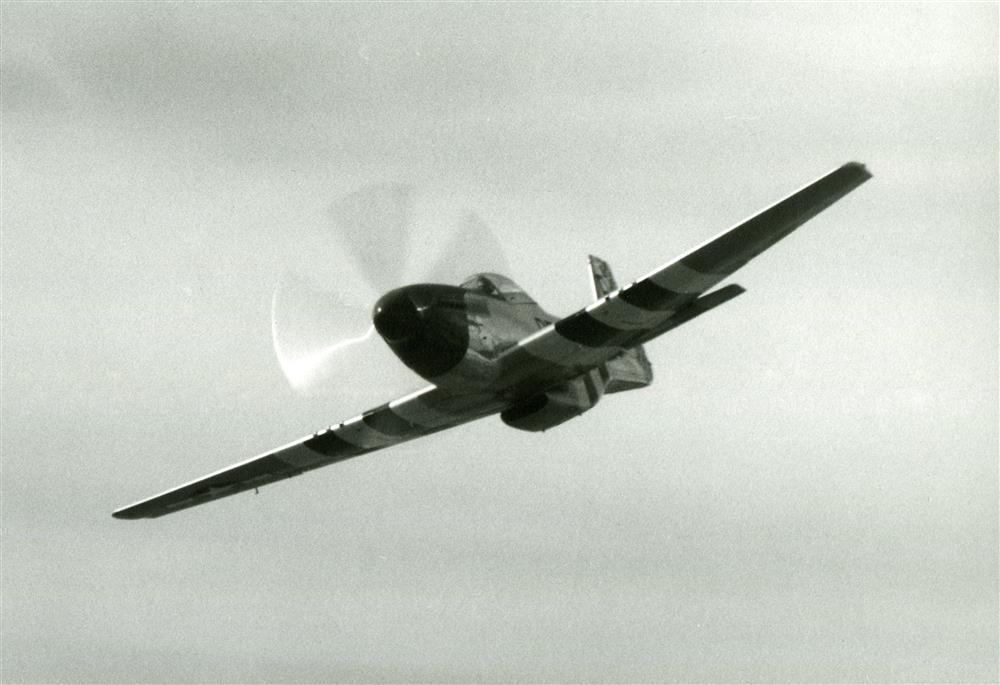 North American P-51 Mustang, Cheb 2022, formát negativu 6x7 cm (Foto: Richard Homola)