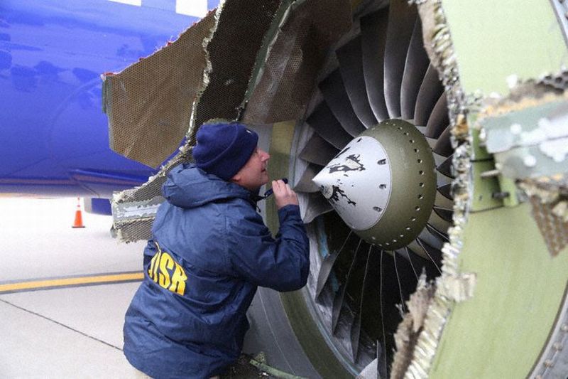 Lopatka č. 13 na motoru Boeingu 737 Southwest Airlines chybí