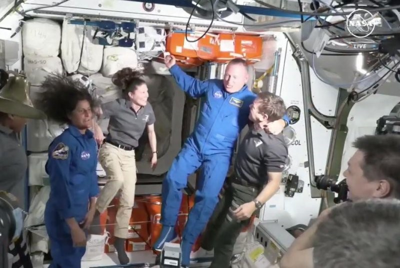 Uvítání posádky Starlineru na ISS